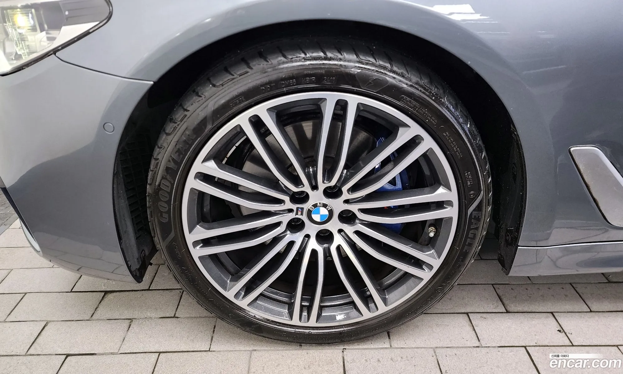 BMW 5 Series 2019 — 17