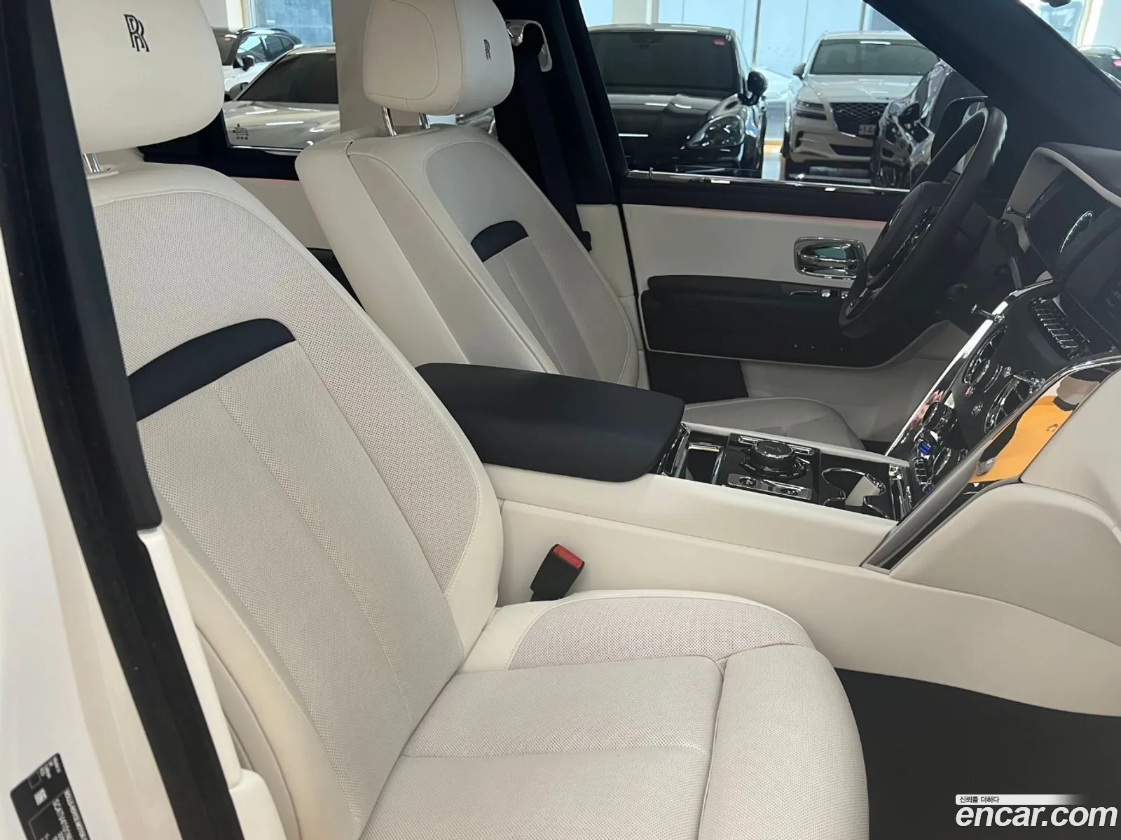 Rolls-Royce Cullinan 2022 — 10