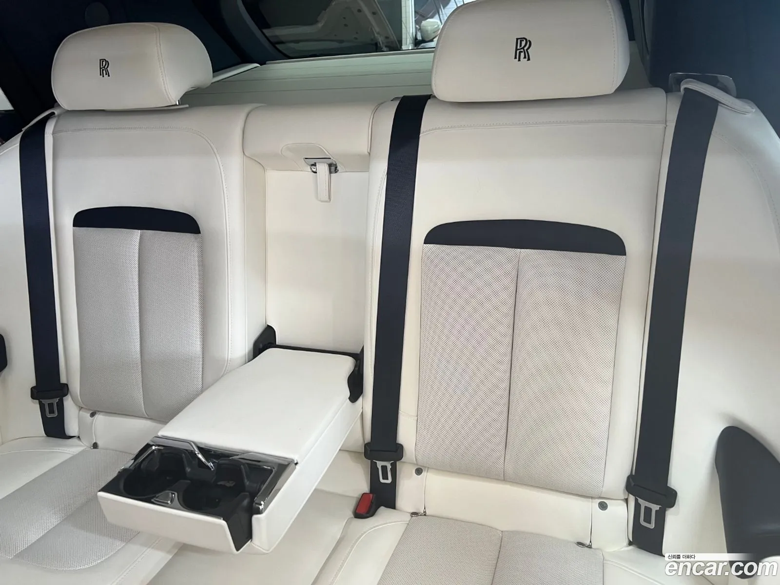 Rolls-Royce Cullinan 2022 — 19