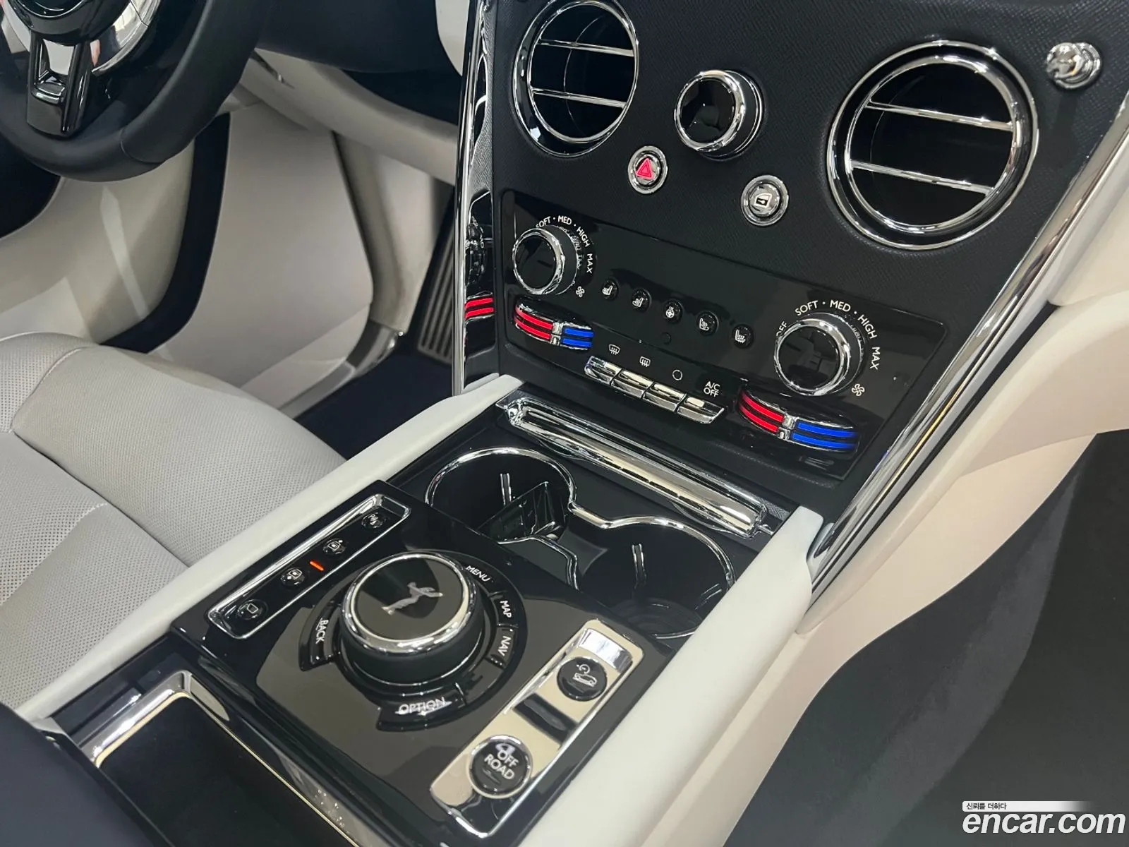 Rolls-Royce Cullinan 2022 — 18