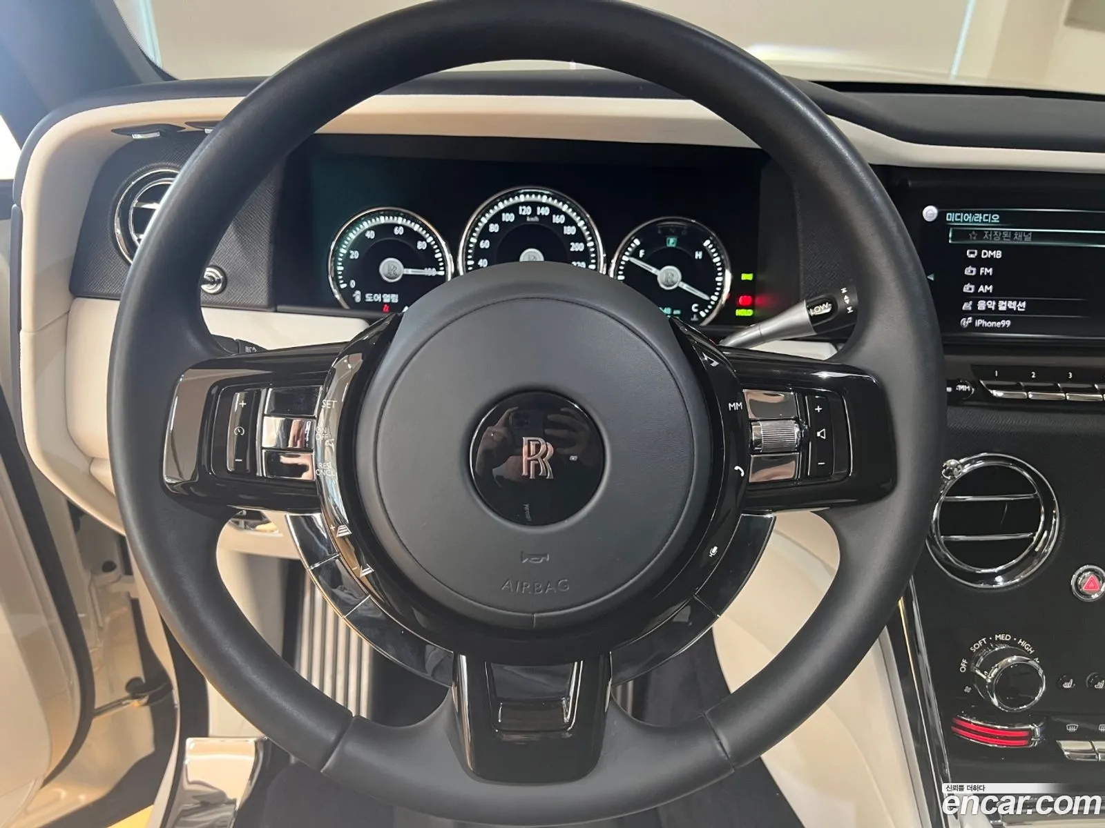 Rolls-Royce Cullinan 2022 — 12