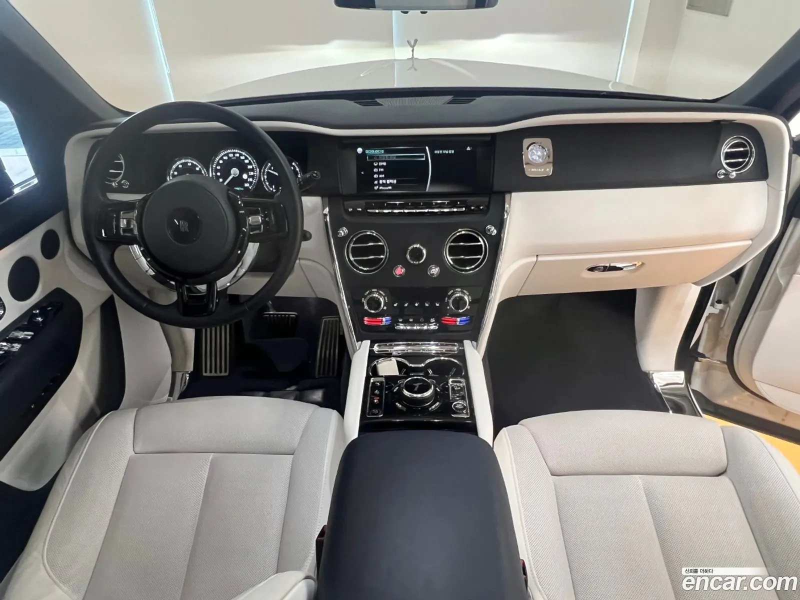 Rolls-Royce Cullinan 2022 — 17