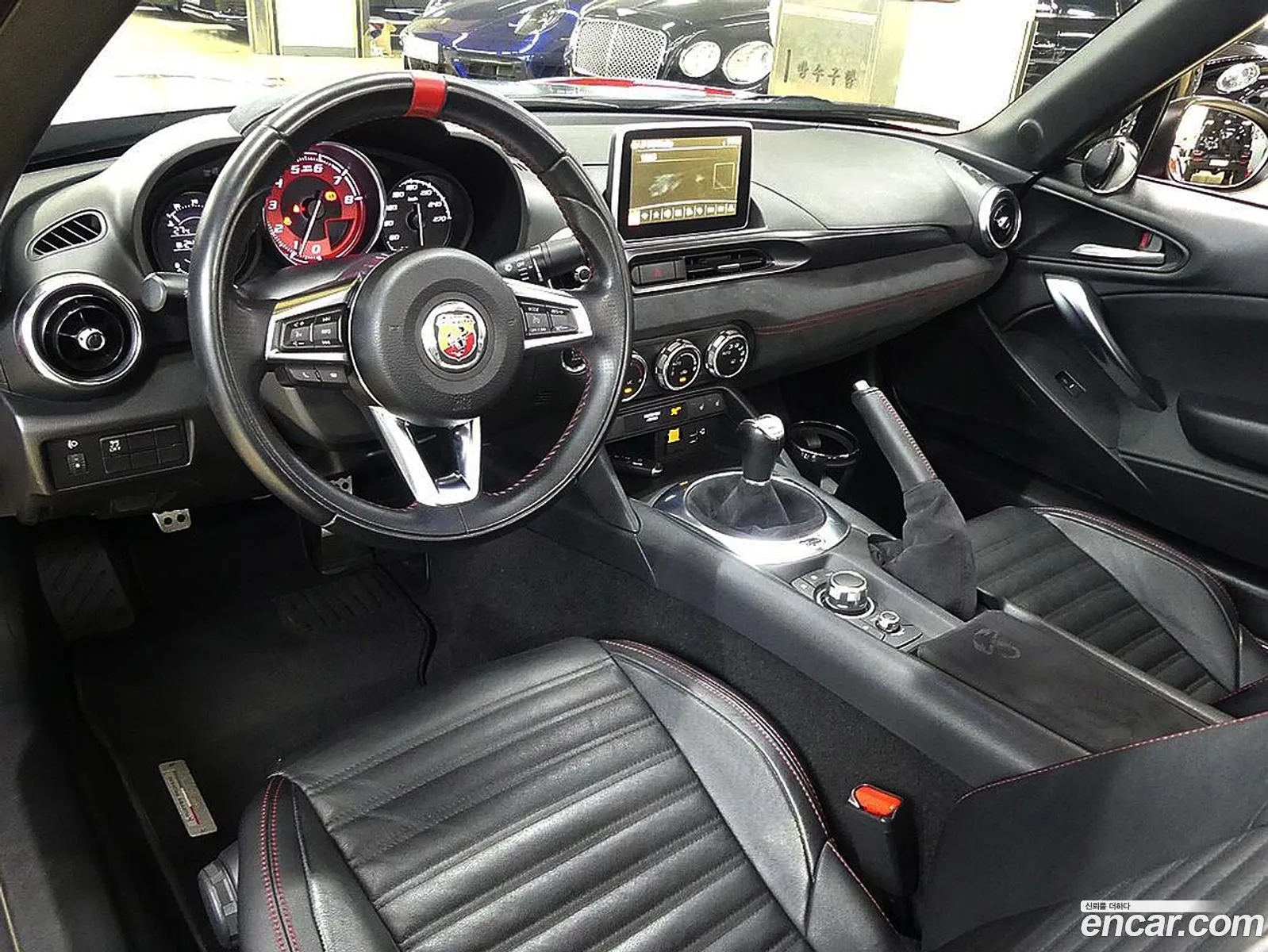 Fiat 124 Spider 2019 — 17