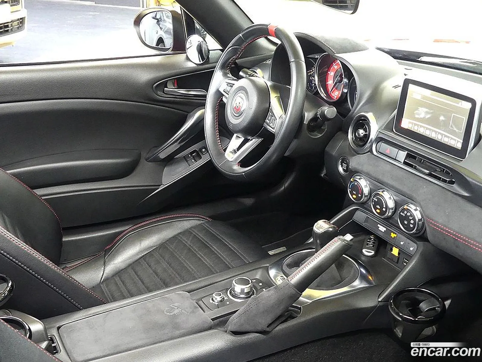 Fiat 124 Spider 2019 — 10
