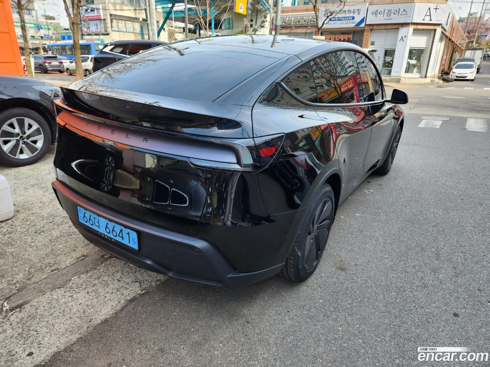 Tesla Model Y 2026 — 14