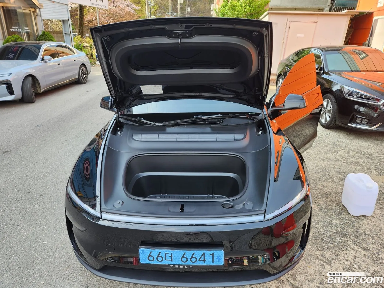Tesla Model Y 2026 — 16