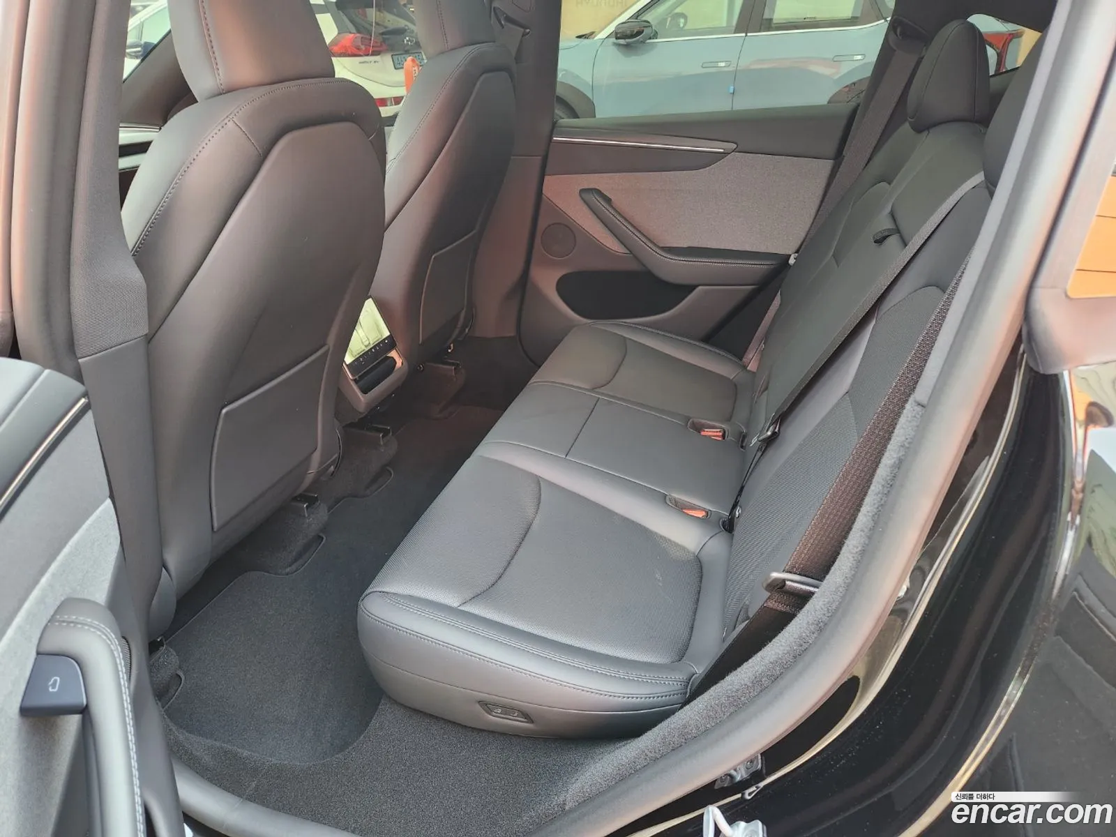 Tesla Model Y 2026 — 15