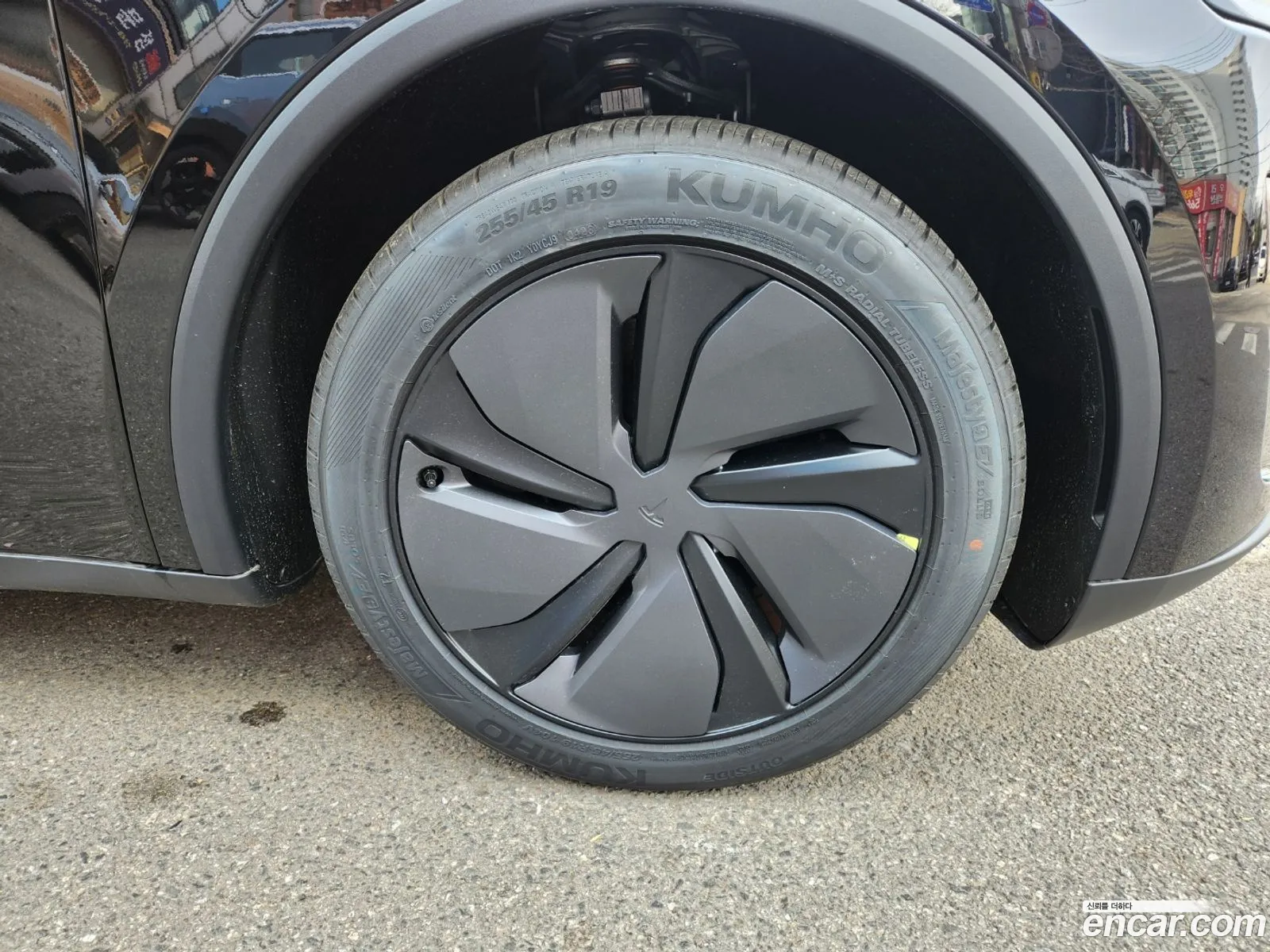 Tesla Model Y 2026 — 9