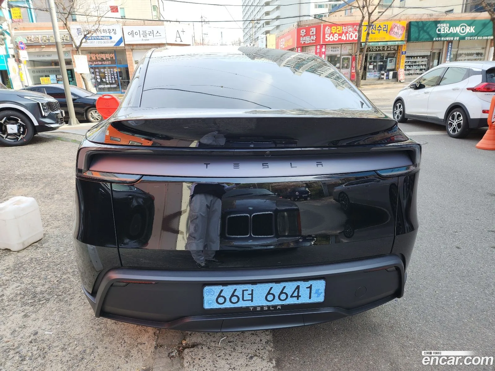 Tesla Model Y 2026 — 10