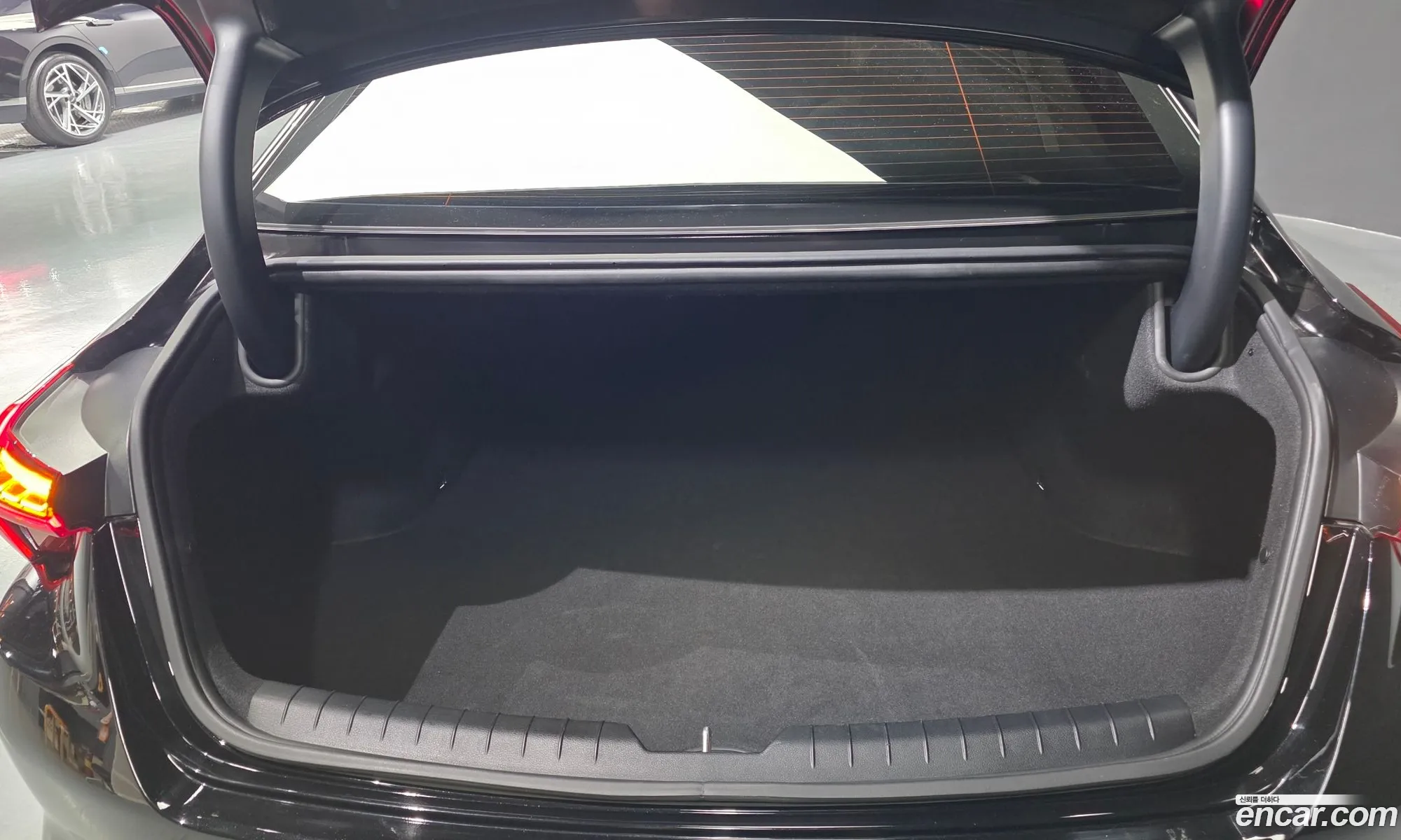 Kia K8 Hybrid 2023 — 24