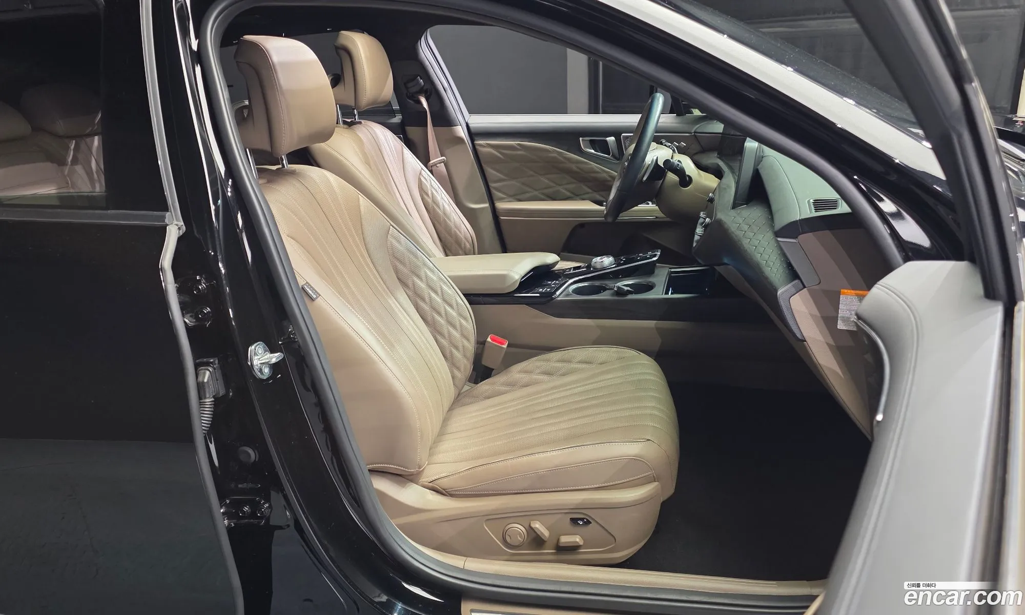 Kia K8 Hybrid 2023 — 4