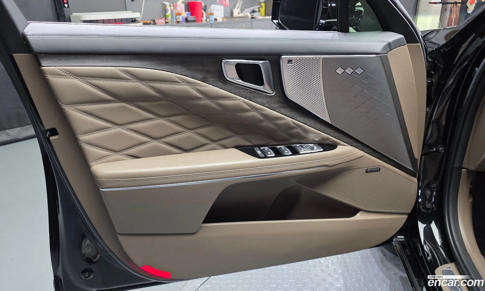 Kia K8 Hybrid 2023 — 27