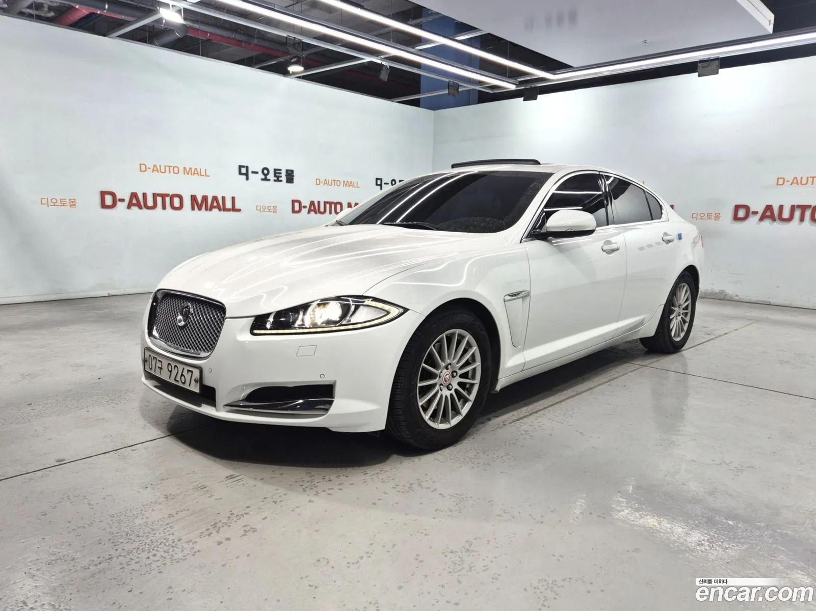 Jaguar XF 2015 — 17