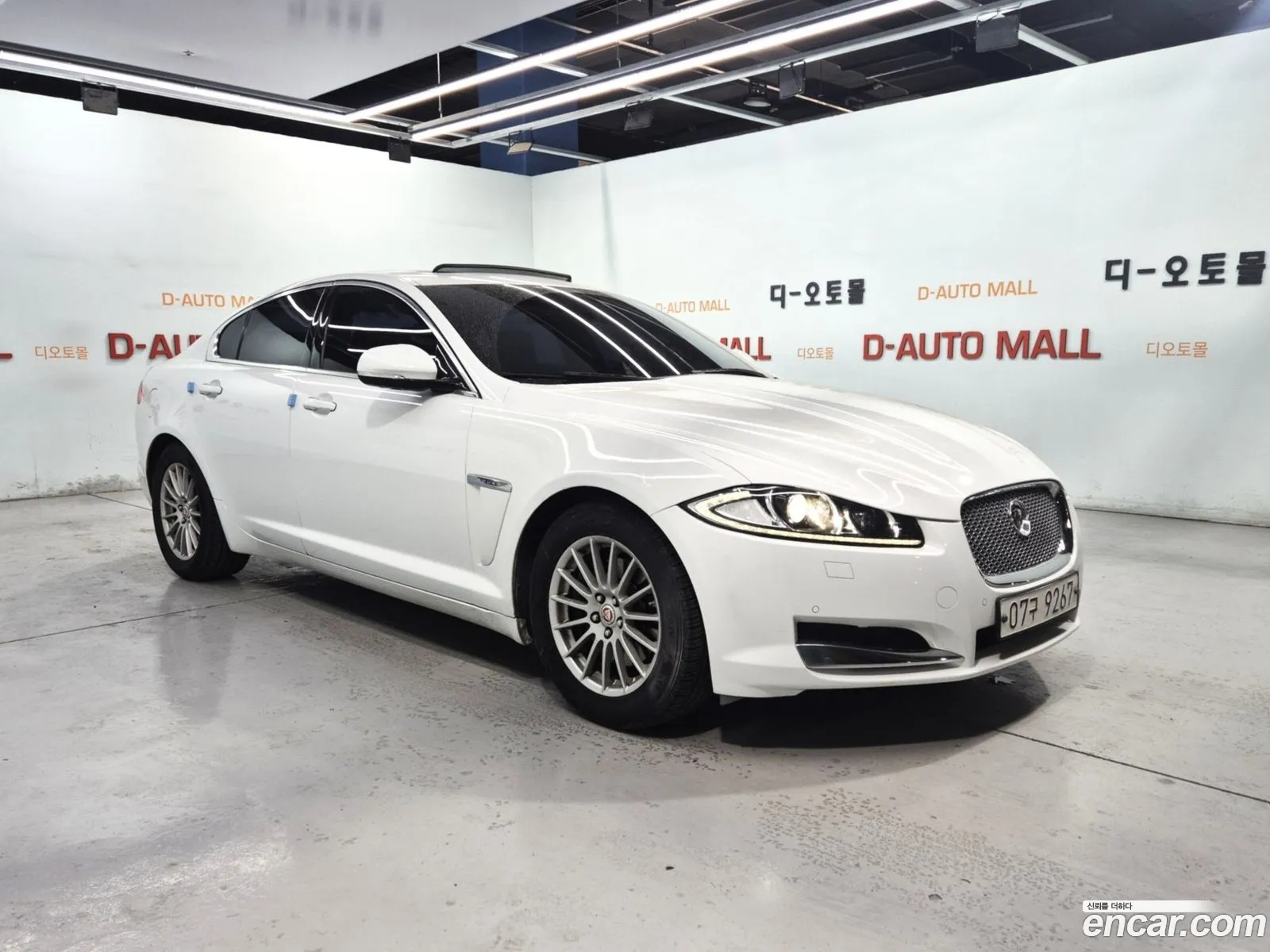 Jaguar XF 2015 — 14