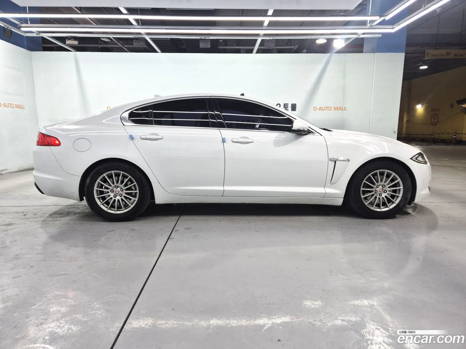 Jaguar XF 2015 — 19