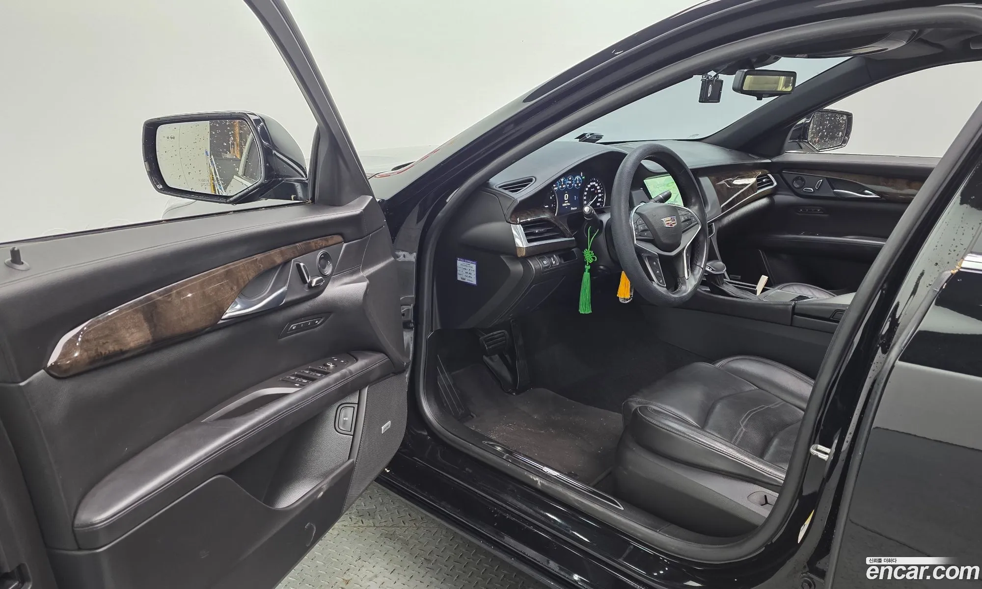 Cadillac CT6 2016 — 17