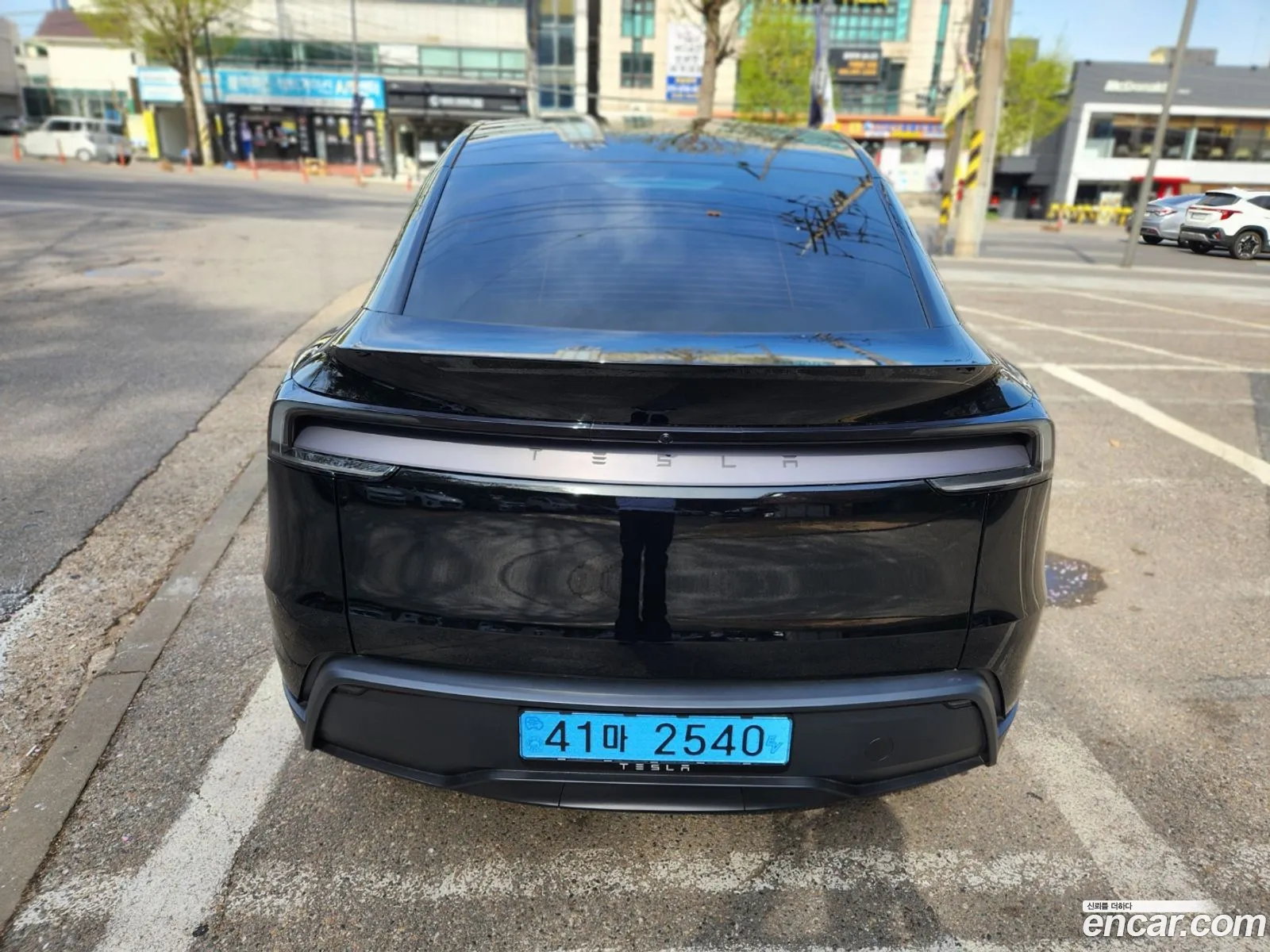 Tesla Model Y 2026 — 18