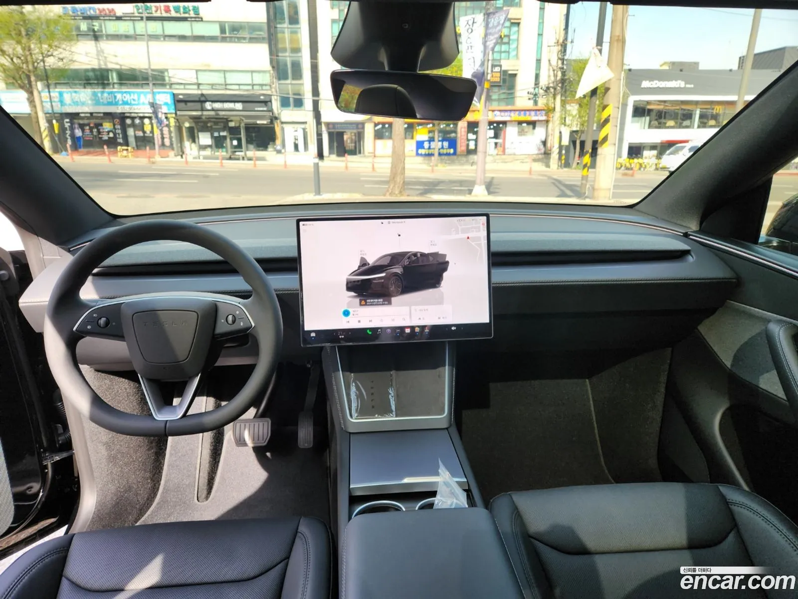 Tesla Model Y 2026 — 11