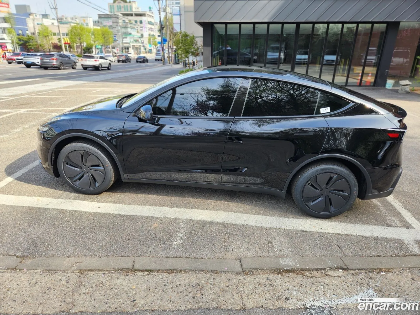Tesla Model Y 2026 — 12