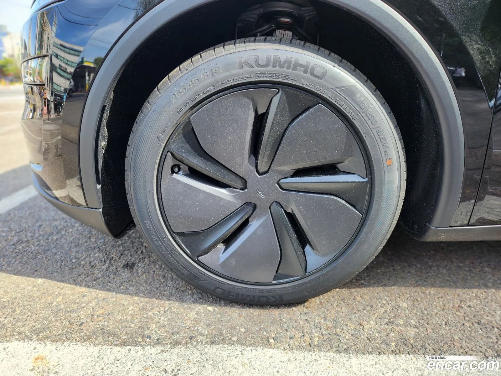 Tesla Model Y 2026 — 15