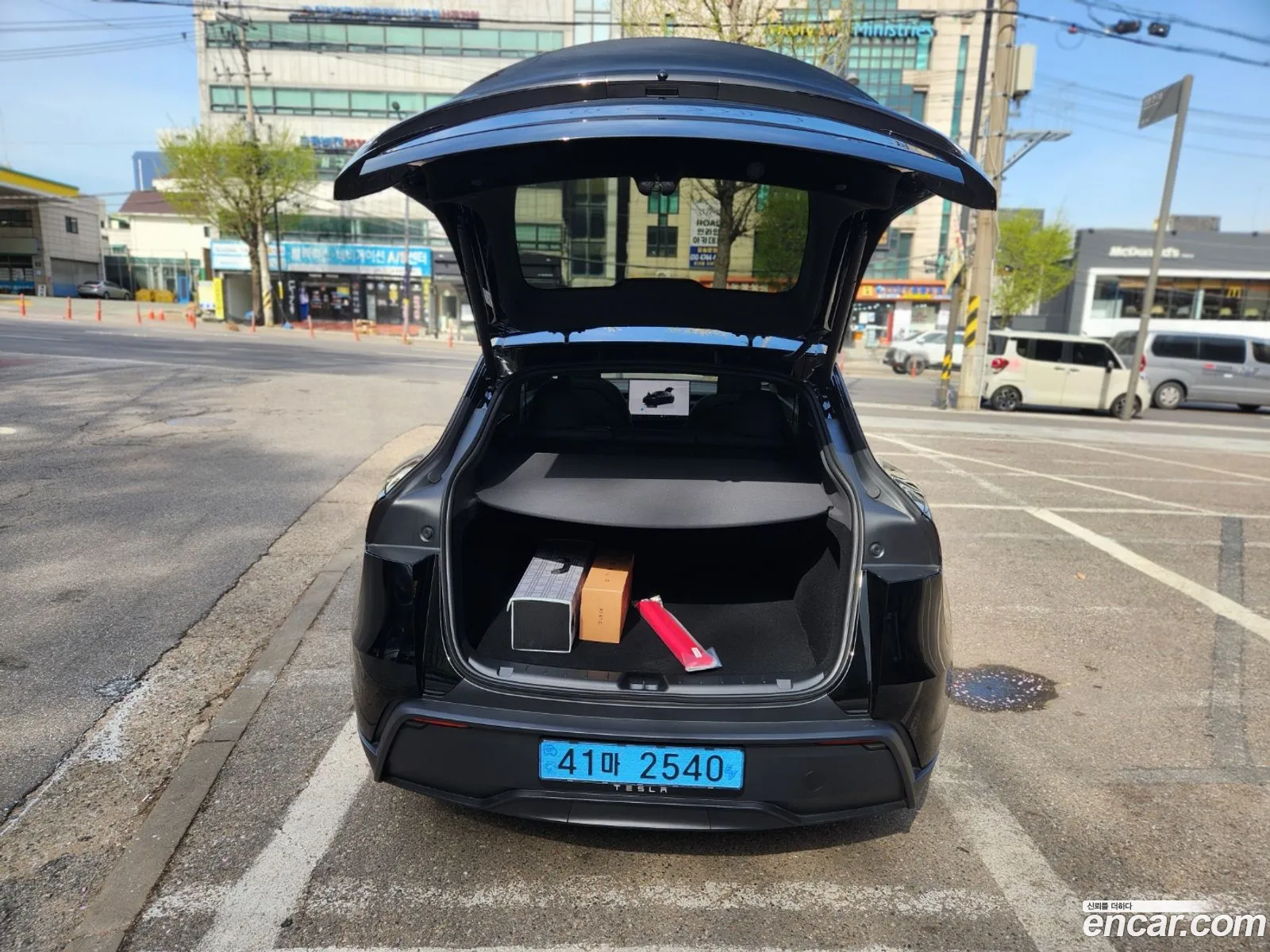 Tesla Model Y 2026 — 13