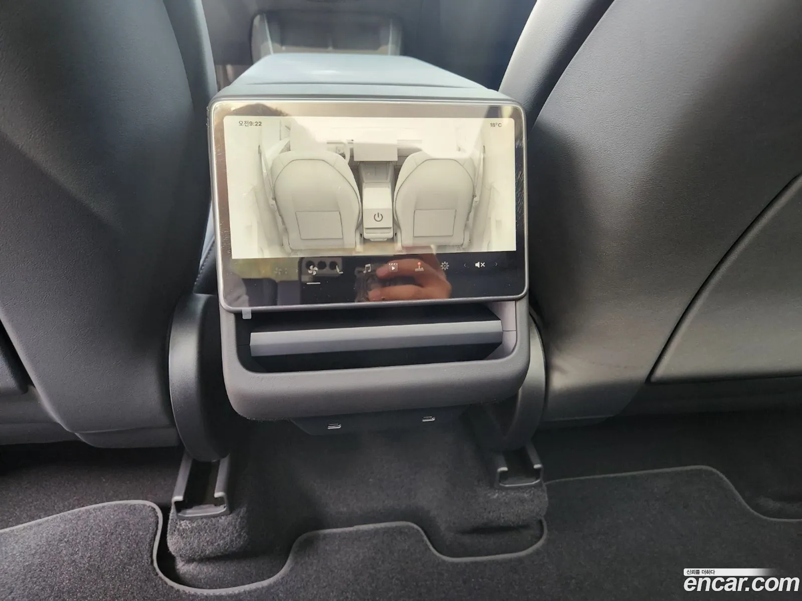 Tesla Model Y 2026 — 4