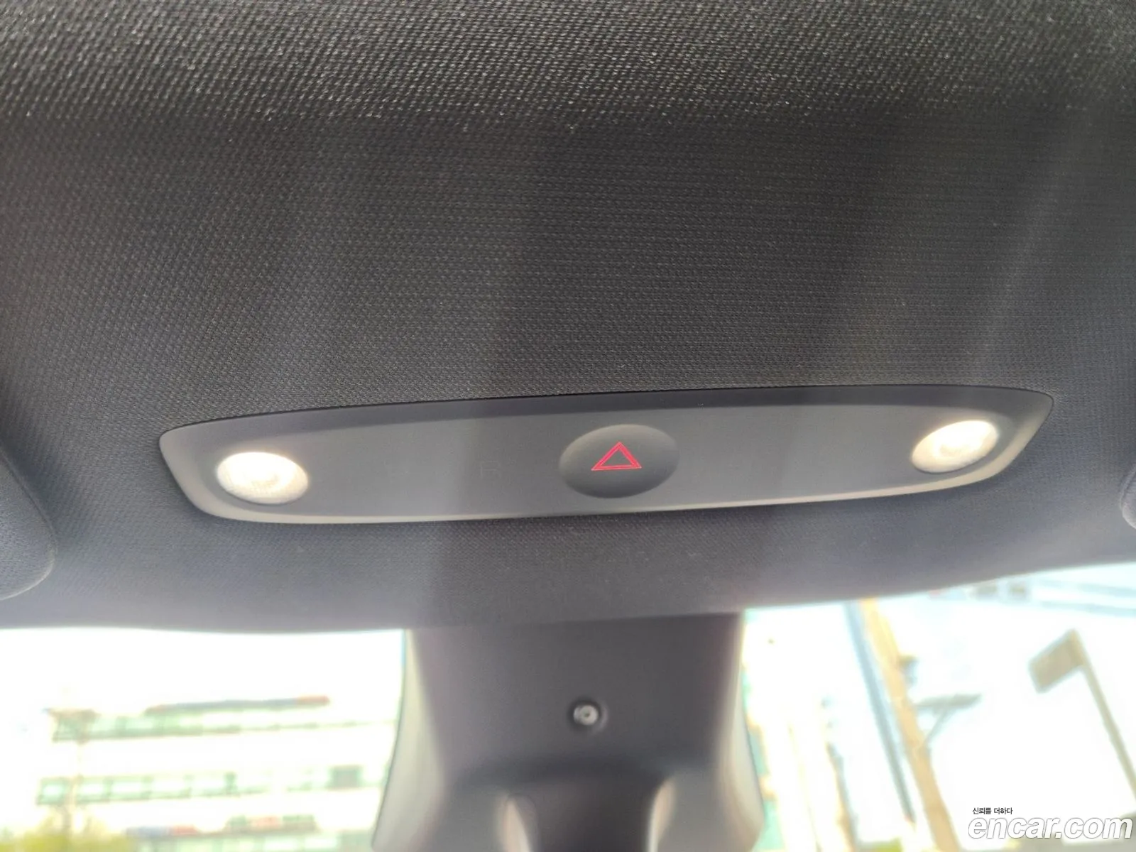 Tesla Model Y 2026 — 16