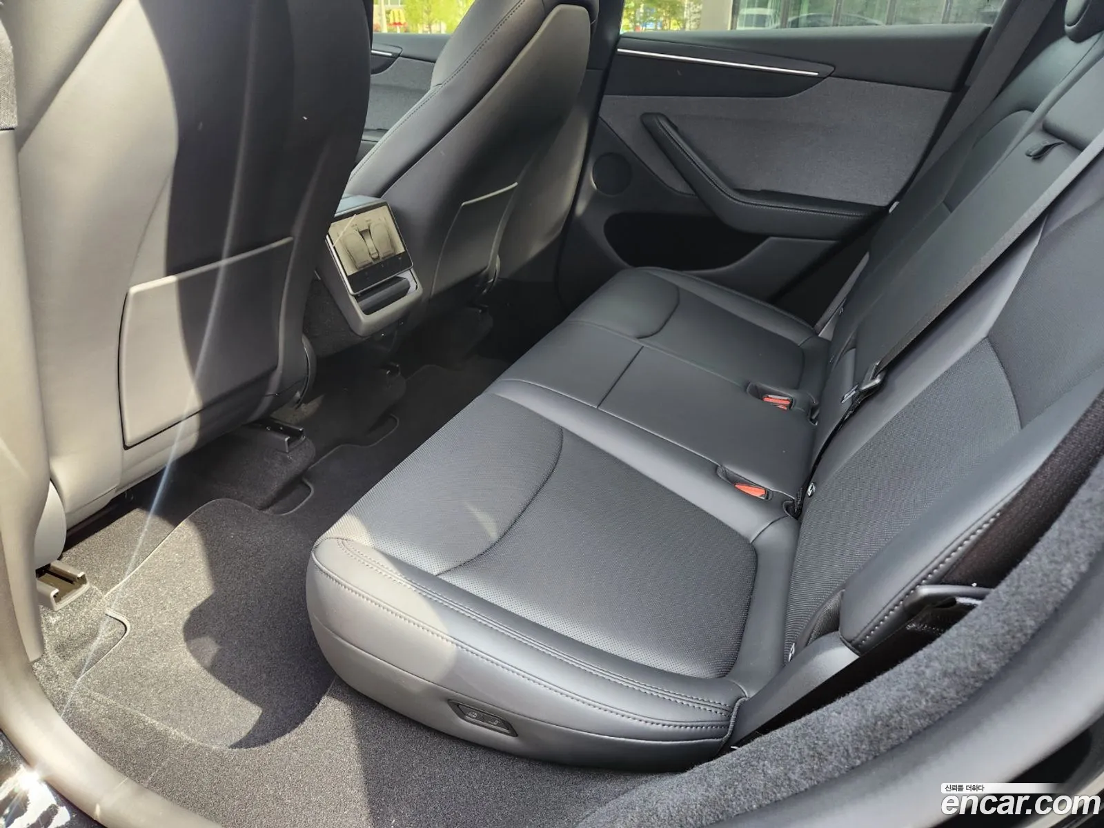 Tesla Model Y 2026 — 3