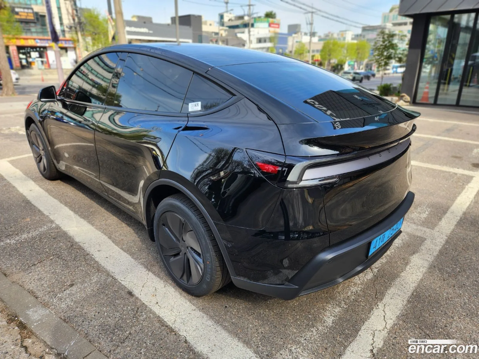 Tesla Model Y 2026 — 10
