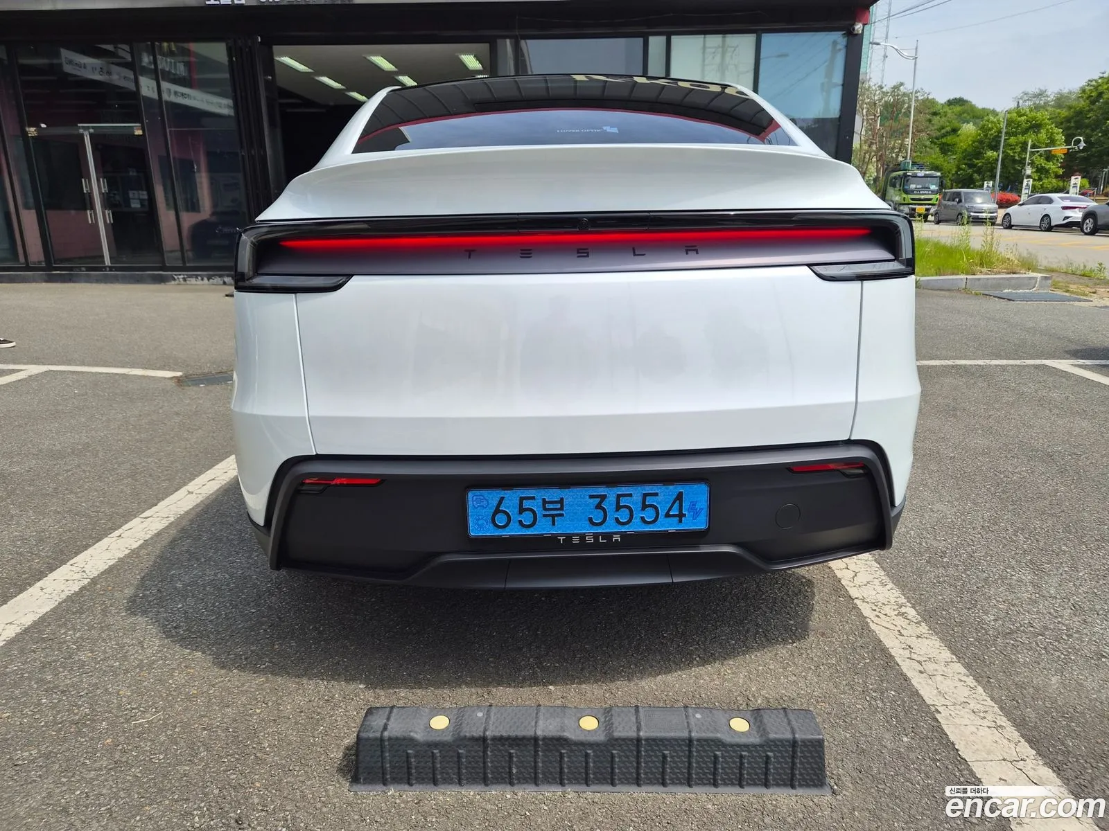 Tesla Model Y 2026 — 4