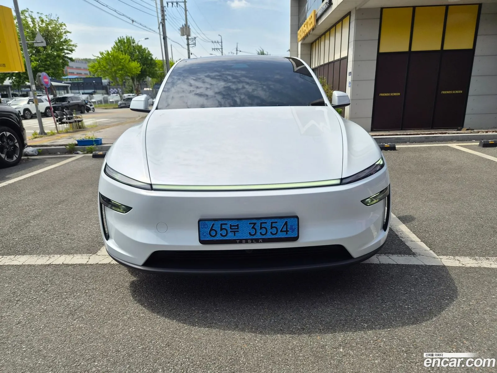 Tesla Model Y 2026 — 11