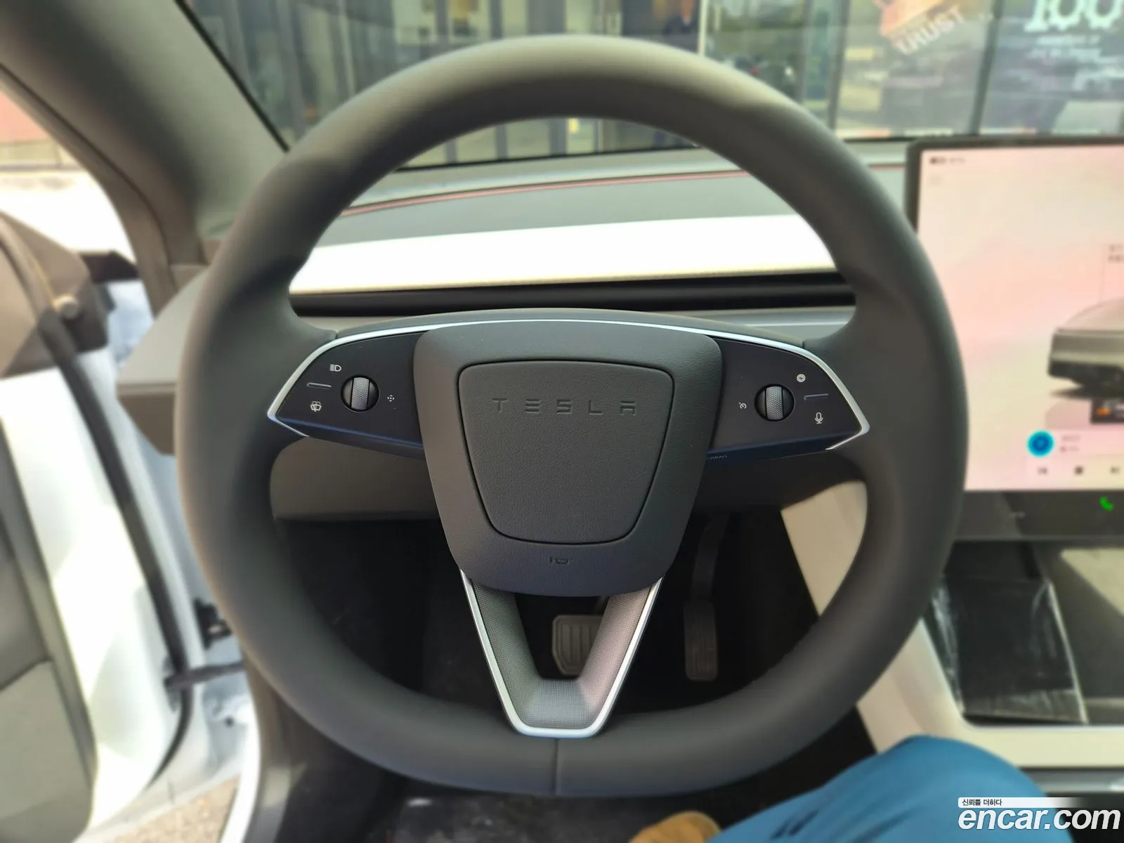 Tesla Model Y 2026 — 3
