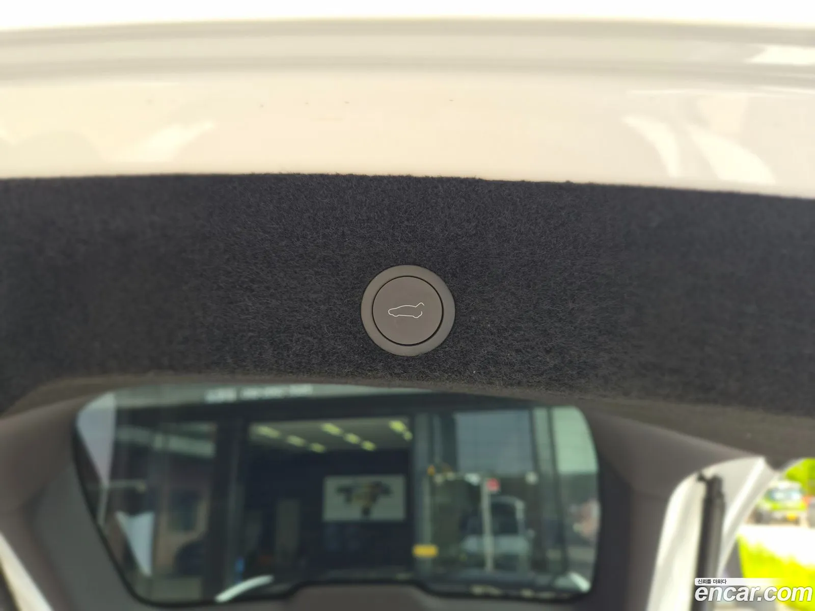 Tesla Model Y 2026 — 14