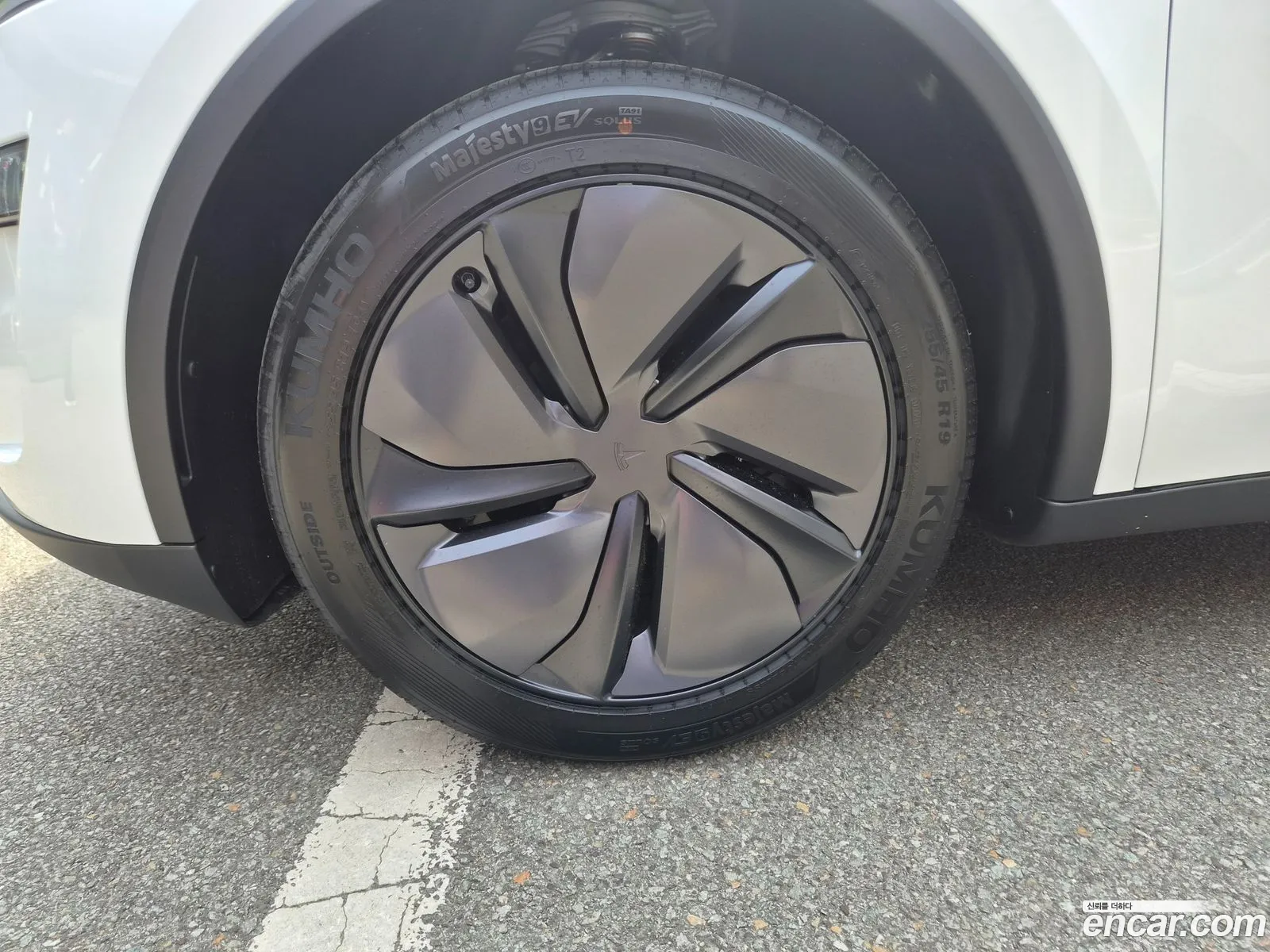 Tesla Model Y 2026 — 18