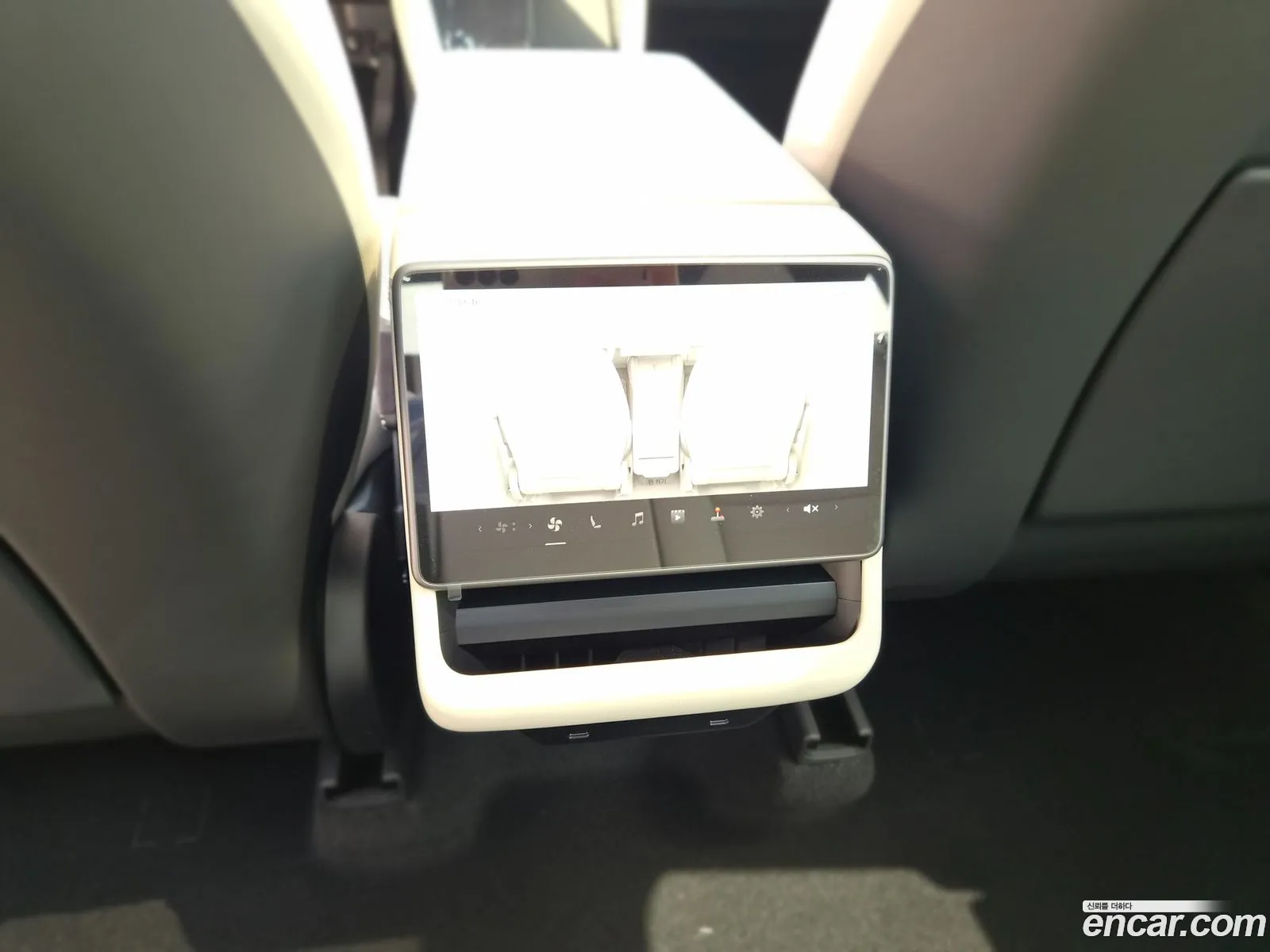 Tesla Model Y 2026 — 5