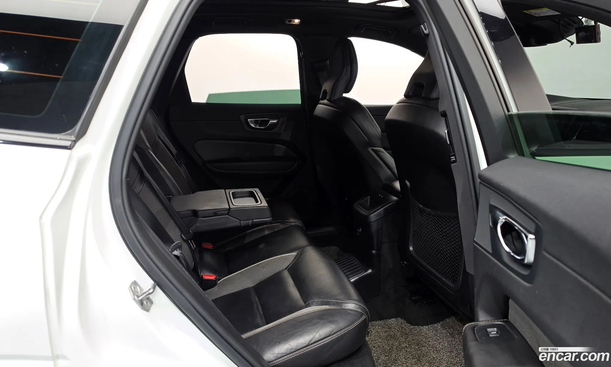 Volvo XC60 2020 — 25