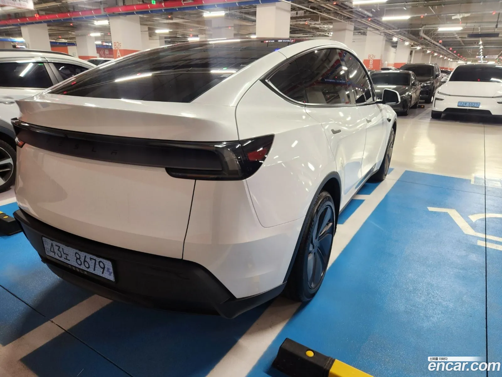 Tesla Model Y 2026 — 8
