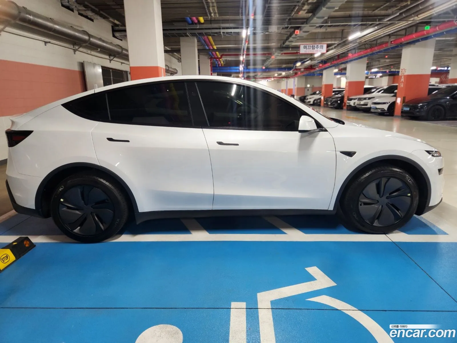 Tesla Model Y 2026 — 11