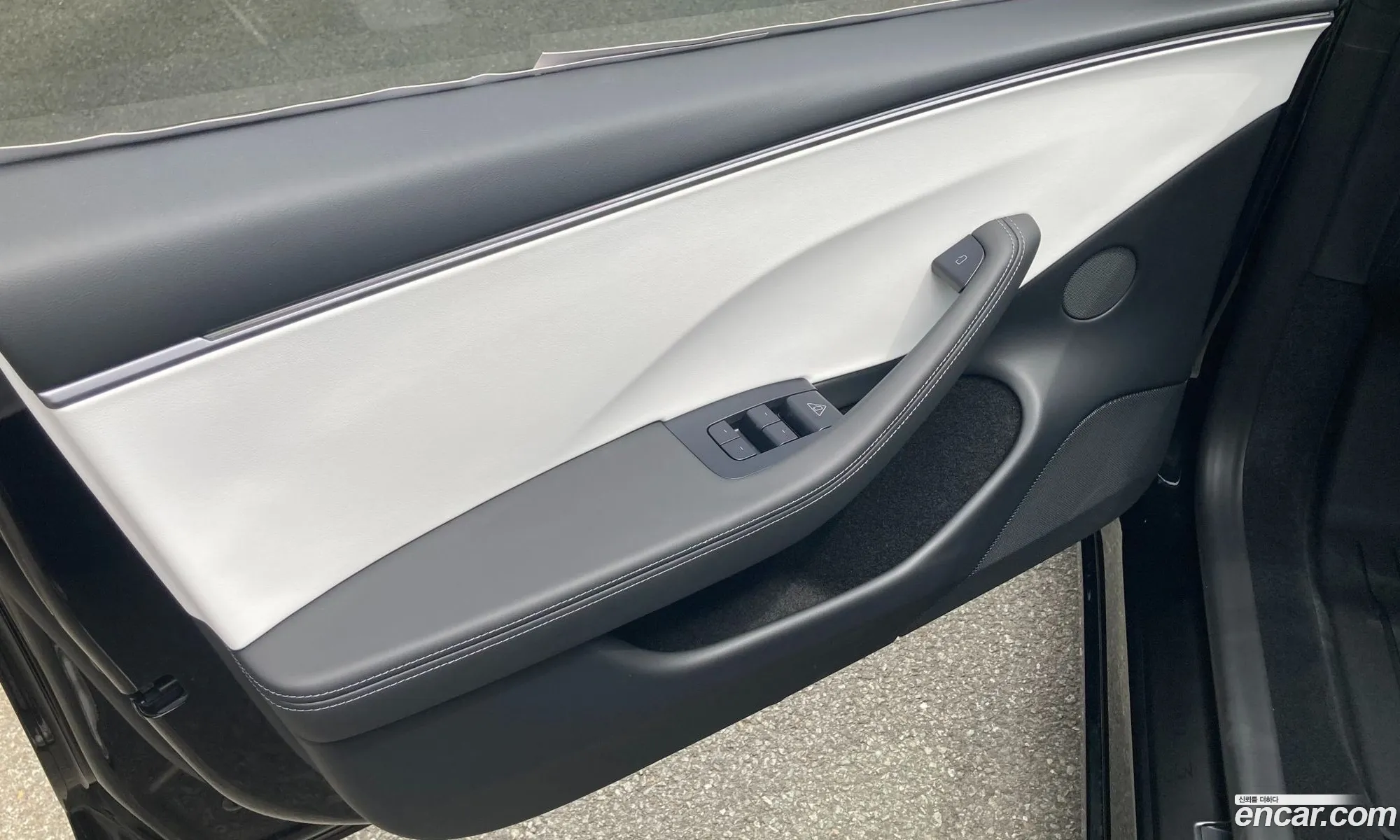 Tesla Model 3 2026 — 12