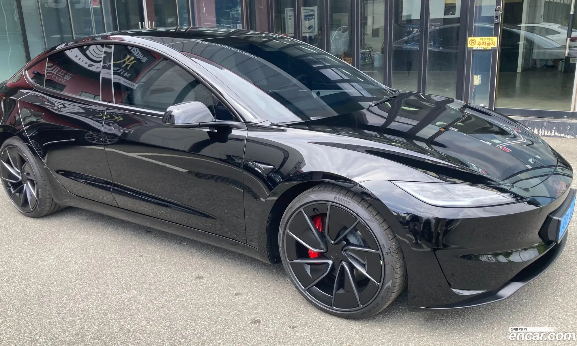 Tesla Model 3 2026 — 3