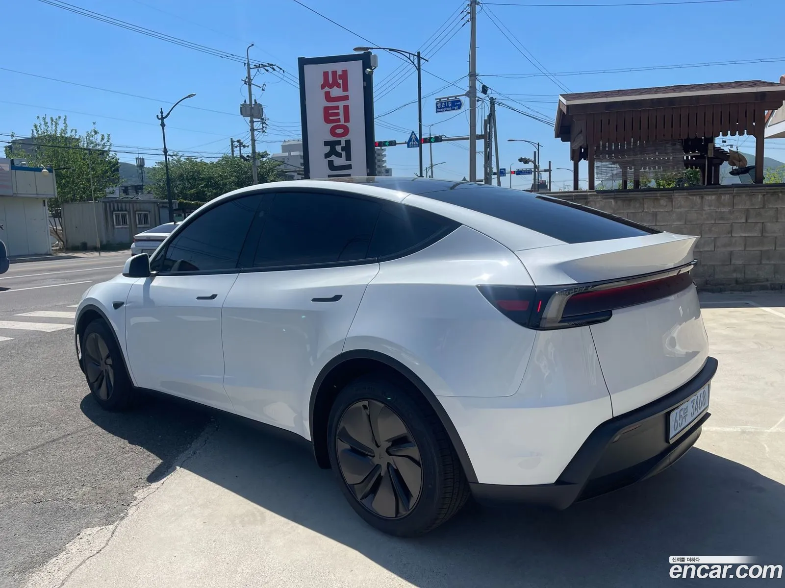 Tesla Model Y 2026 — 3