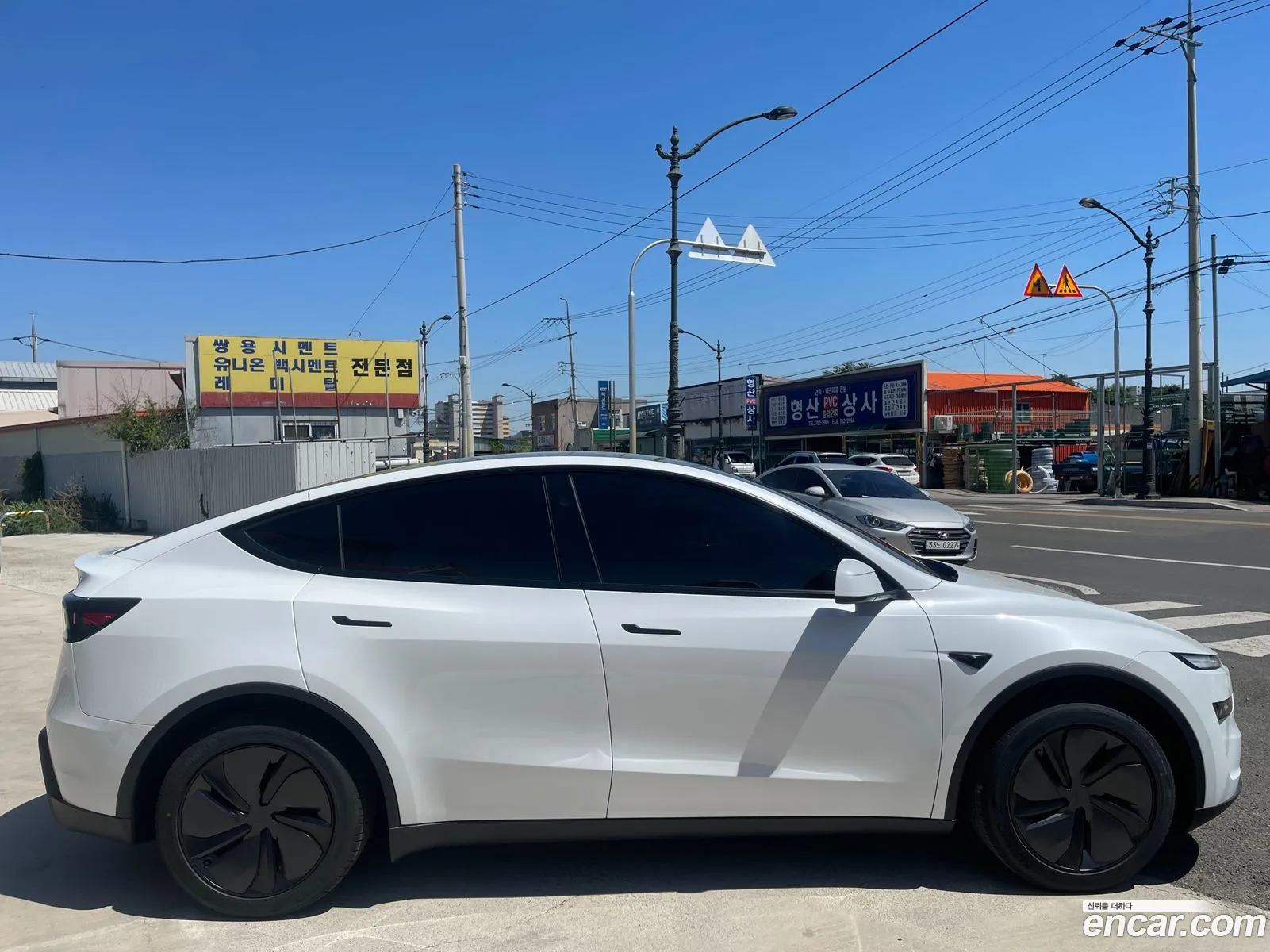 Tesla Model Y 2026 — 11