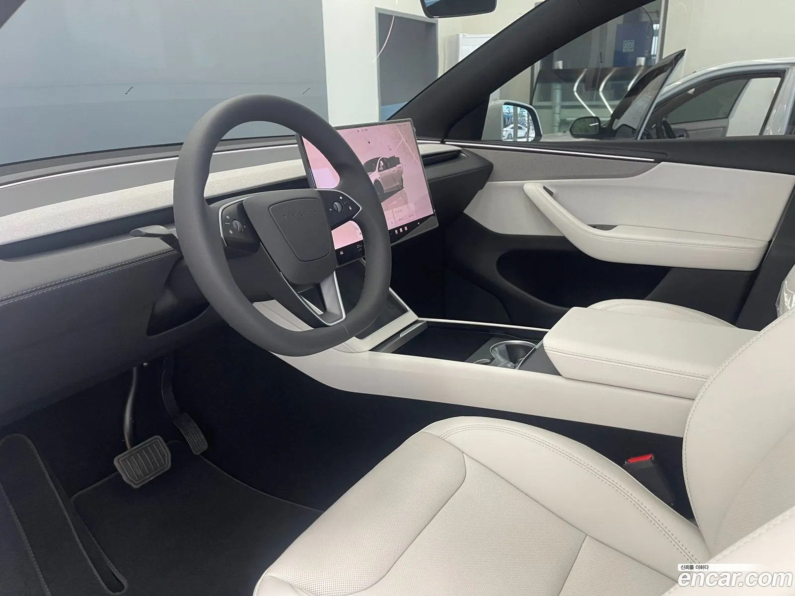 Tesla Model Y 2026 — 4