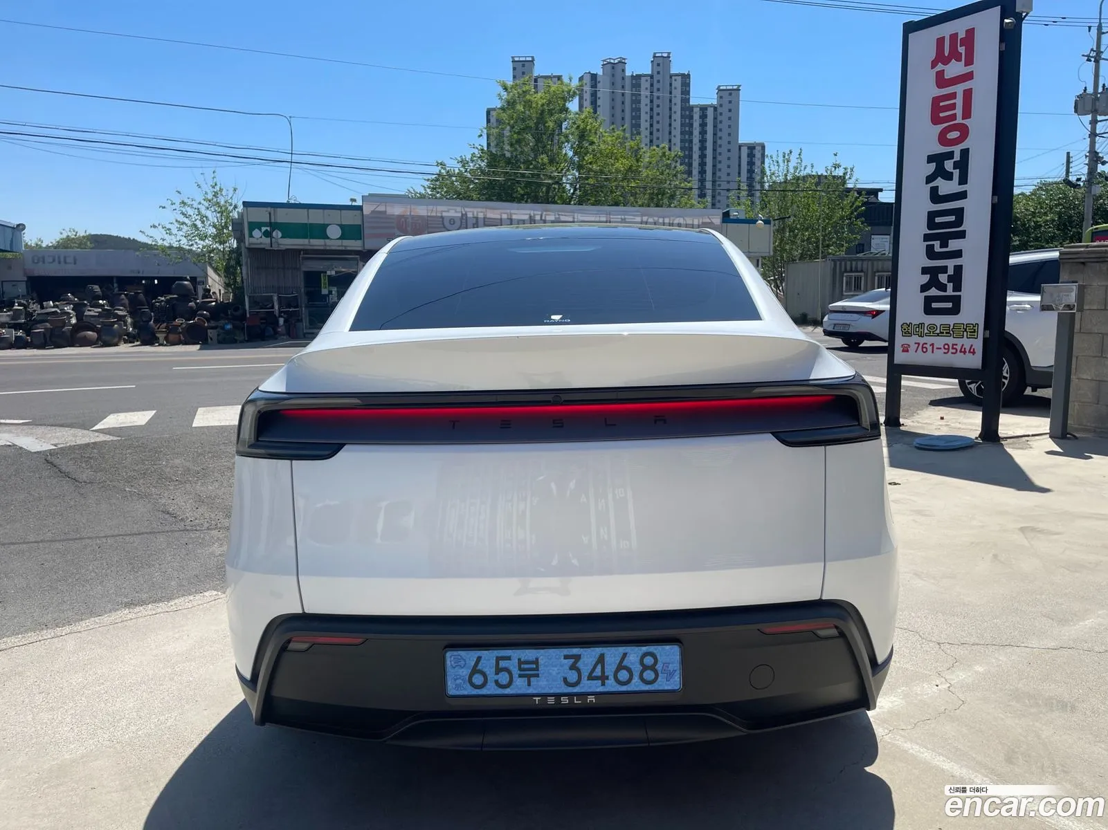 Tesla Model Y 2026 — 14