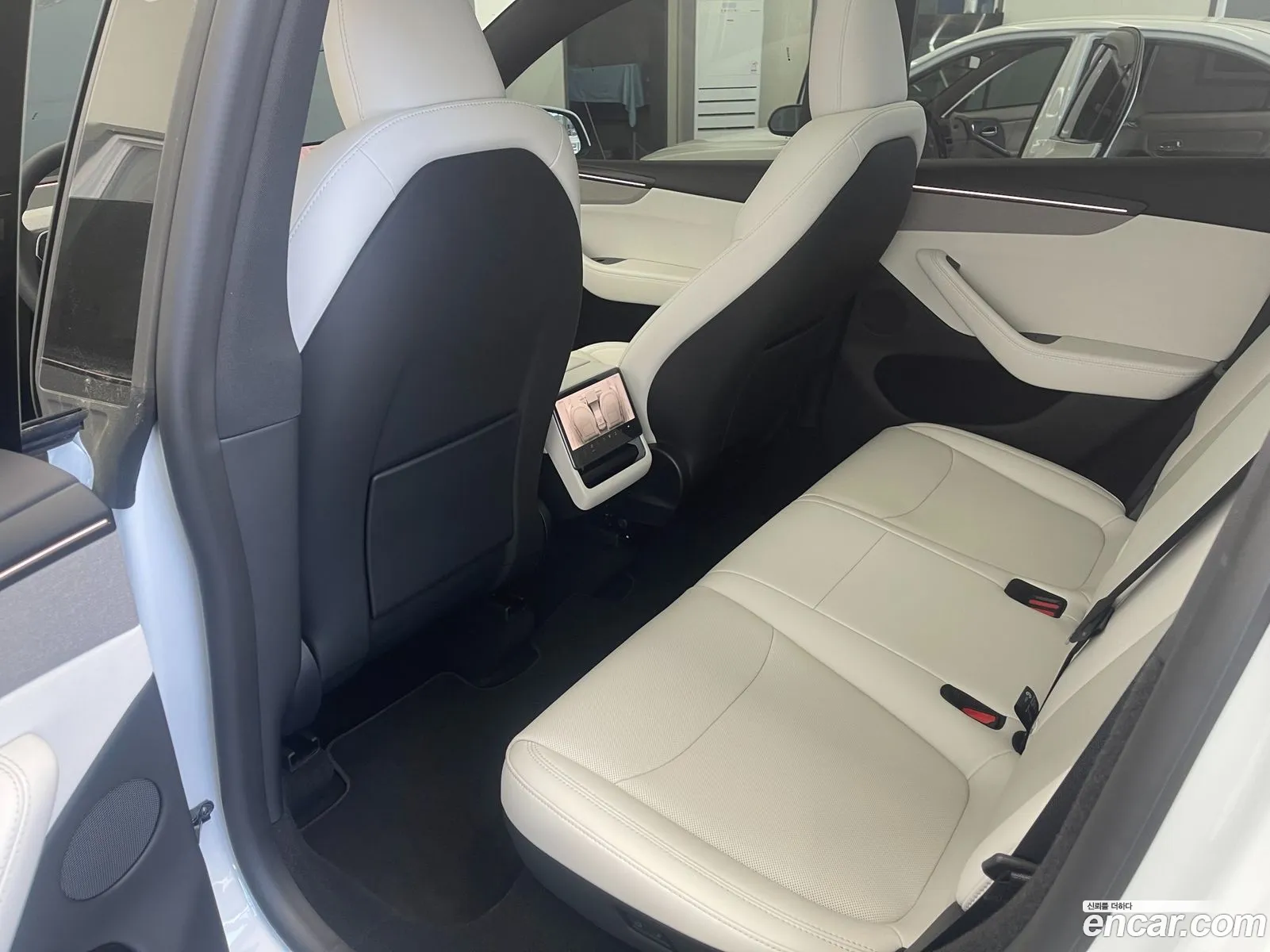 Tesla Model Y 2026 — 2