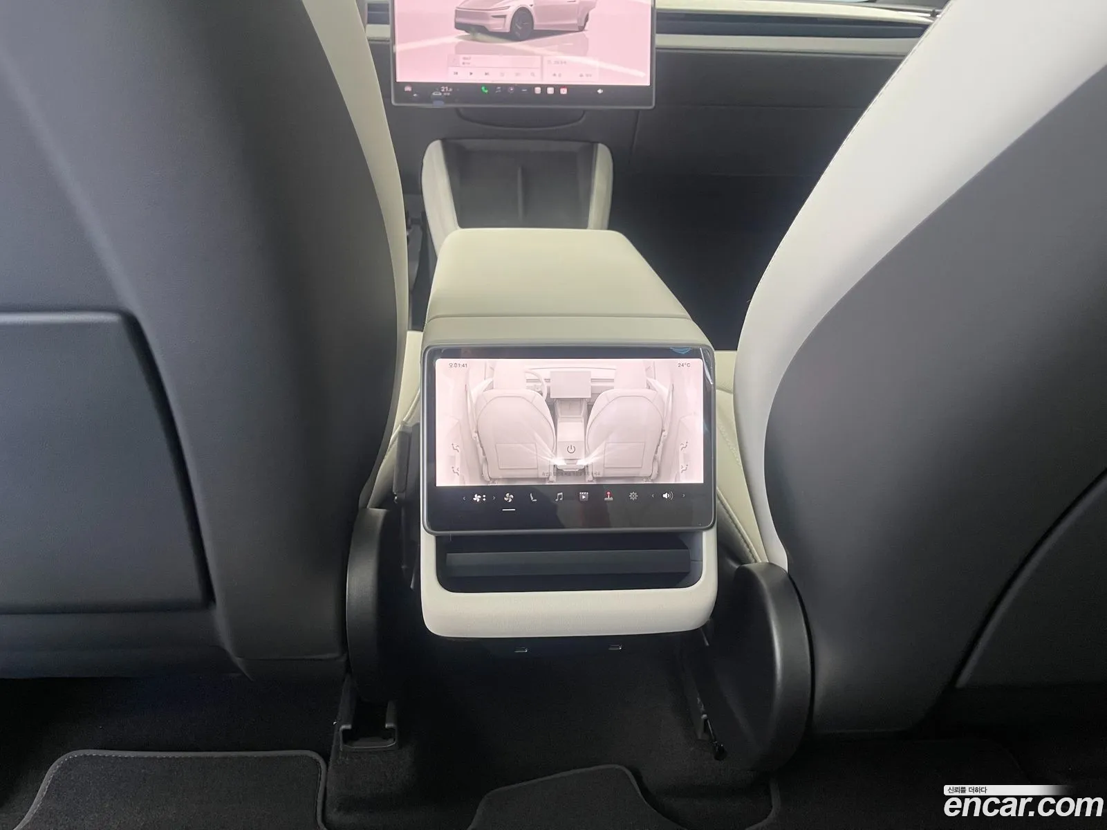 Tesla Model Y 2026 — 15