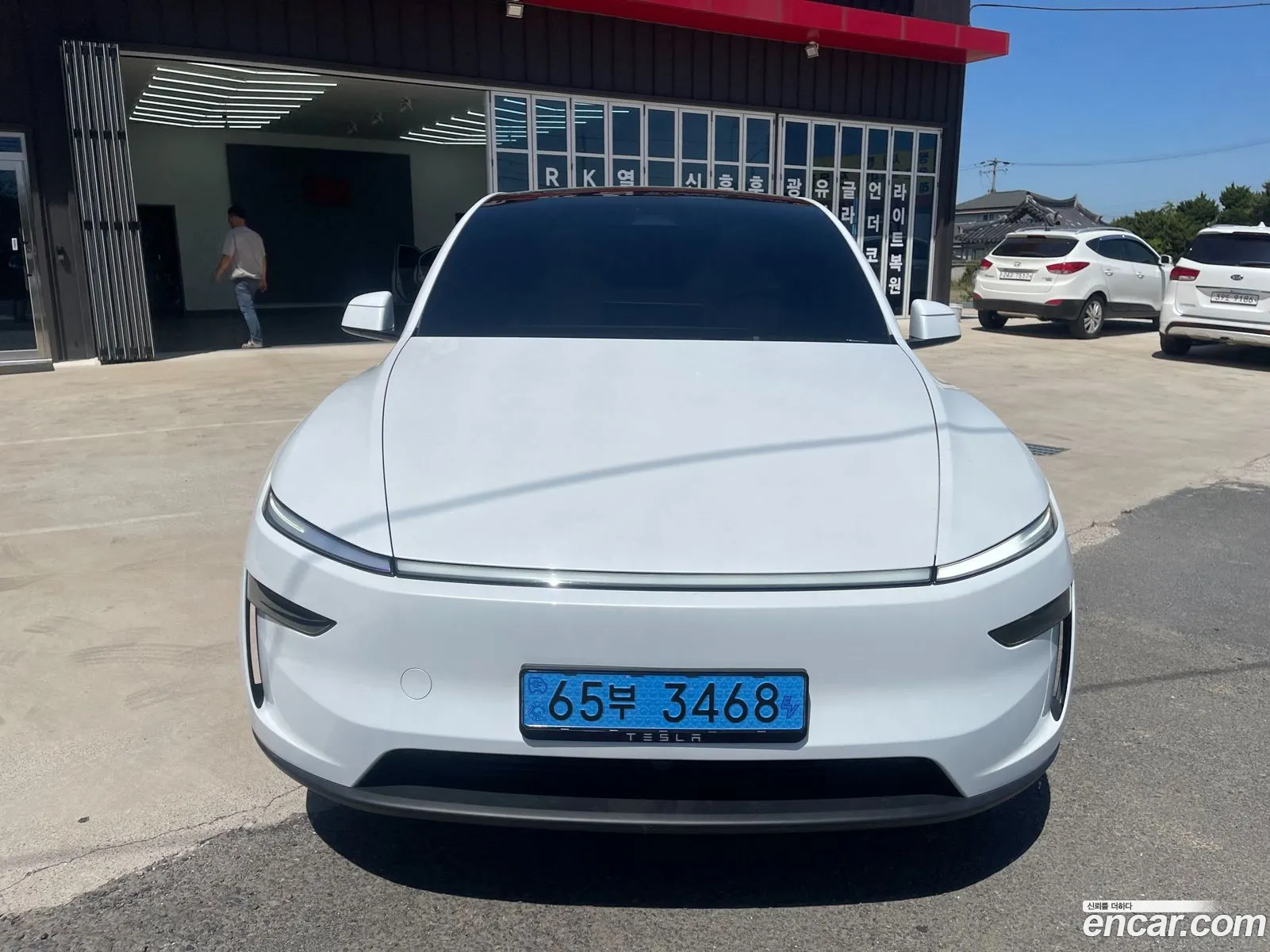 Tesla Model Y 2026 — 12