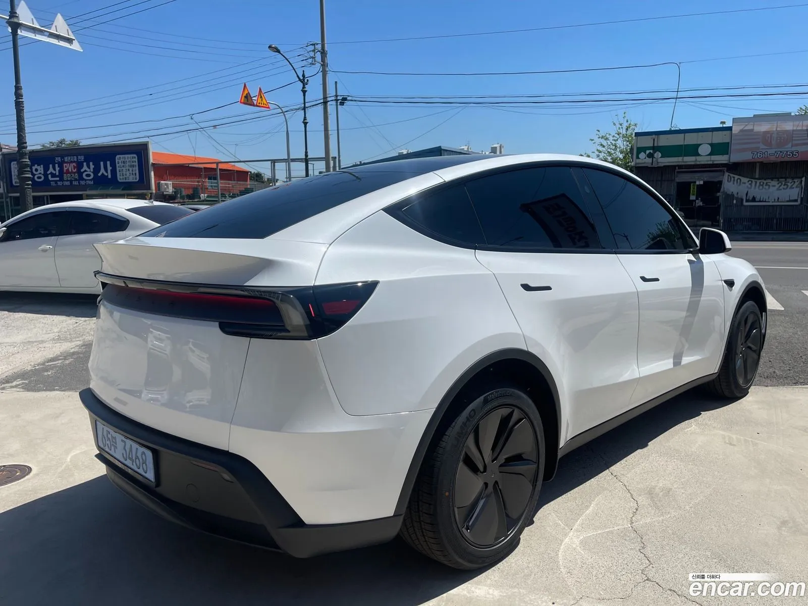 Tesla Model Y 2026 — 10
