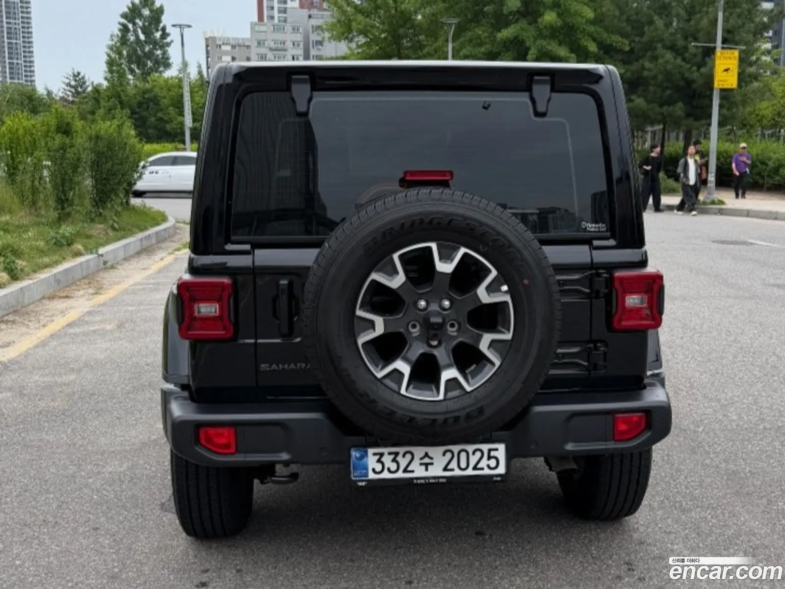 Jeep Wrangler 2025 — 4