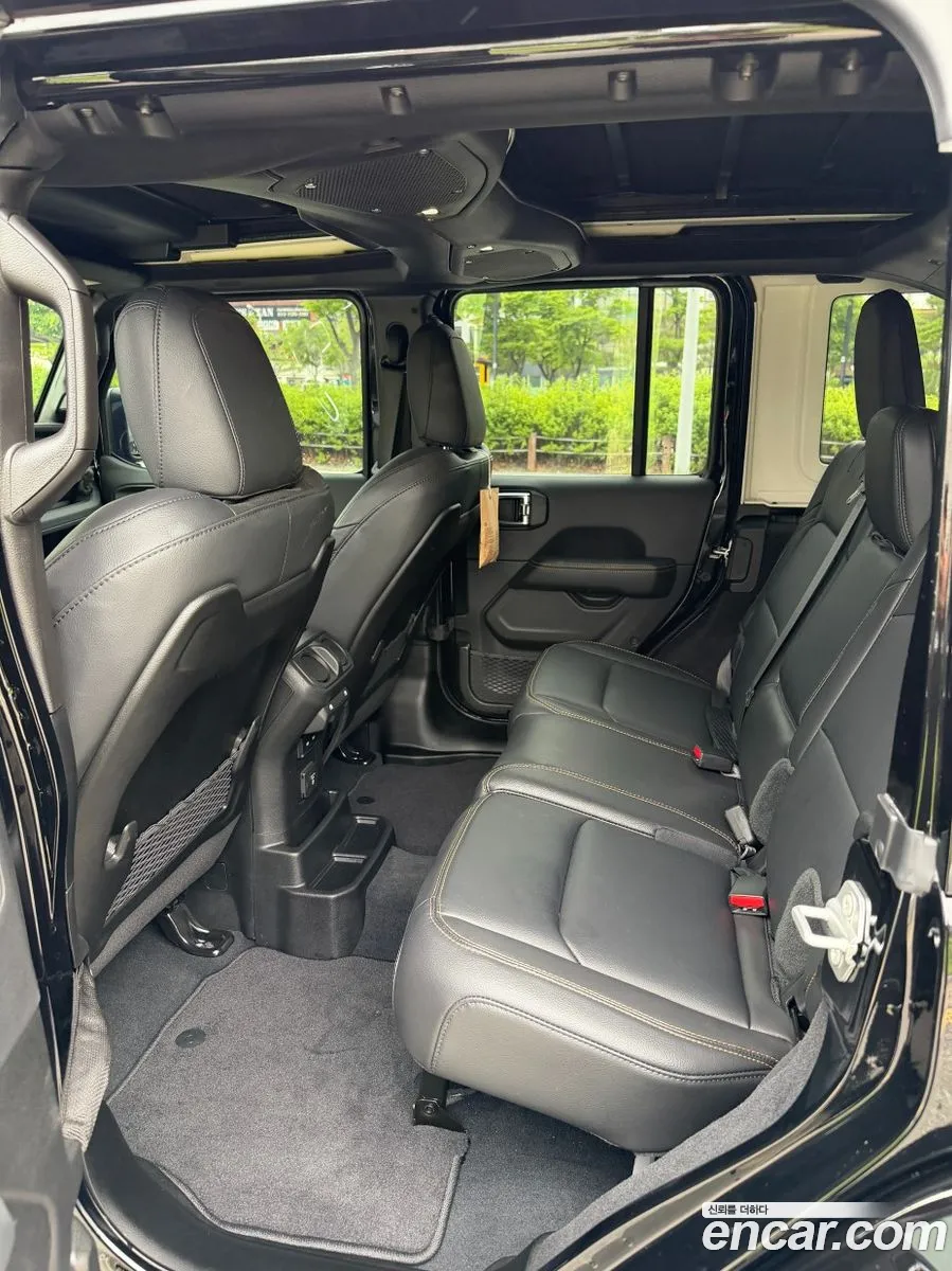 Jeep Wrangler 2025 — 10